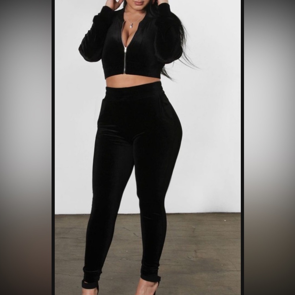 Set crop top zip up sweater and sweatpants